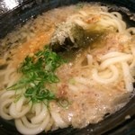 炭火焼ダイニングどうも - あぶらカスうどん

あぶらカスの旨味がたっぷり入った出汁にとろろ昆布がとろけてめっちゃ旨し！
