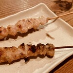 馬耳東風 - 三角　180円　脂がとても多い部位なのでちょっと目を離した隙に炎が上がり焦げた部分が(笑)でもこれはこれで香ばしく美味しかった。小ぶり