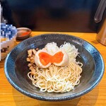 自家製麺 TANGO - 和え玉(塩鶏油)麺半分on味玉パッカ〜ン✨