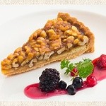 Walnut tart ¥380 (excluding tax)