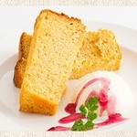 Tea chiffon cake ¥380 (excluding tax)