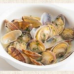 Clams steamed in wine ￥380 (excluding tax)