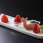 ロビーラウンジ・ファウンテン - 3種のいちご食べ比べ（過去例）
