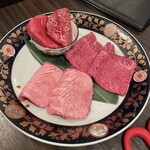 SATOブリアン 本店 - 特撰厚切りタン、神戸ビーフ赤身肉、特撰やわらか赤身肉