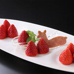 ロビーラウンジ・ファウンテン - 3種のいちご食べ比べDX（過去例）