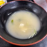 かどや食堂 - 味噌汁少なくない？(笑)