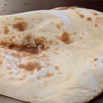 ナワブ - ナワブ 八丁堀店 モチモチとパリパリの両食感が楽しめる大きなナン