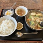 楽家家 - 野菜たっぷり八宝菜ランチ　800円