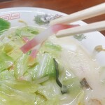 ちゃんぽん亭 一天愛 - 野菜少なめちゃんぽん  ¥770  細っこい蒲鉾