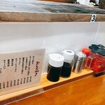 ちゃんぽん亭 一天愛 - 卓上  ソースに醤油に胡椒に一味と紅しょうが