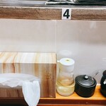 ちゃんぽん亭 一天愛 - 卓上 お酢におろしニンニクにラー油