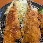 御食事処 多久膳 - 一方はソース、もう一方は醤油でいただきました。