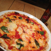 Osteria UVA RARA 横浜 - マルゲリータ、辛いオイル