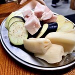 ジンギスカン羊はち - 野菜盛り合わせ（季節によって異なる）