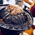 ジンギスカン羊はち - こちらも店員さんが作ってくれます