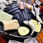 ジンギスカン羊はち - 店員さんが良い感じに慣らしてくれます