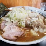 麺屋 ごとう - わんたんメン、ねぎ多め。