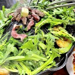 ジンギスカン羊はち - ガーッと混ぜ混ぜしてうまっ！！！