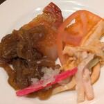 チャイニーズ ダイニング イケガメ - 前菜三種盛り（クラゲ、蒸し鶏、焼立て叉焼）