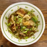 駅前いちば食堂 - 牛スジ煮込み（500円）※ネギを混ぜた後