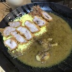 ジャパニーズ スパイス カリー ワッカ - 「新時代のカツカレー」（カツ=レギュラーサイズ=120g、ライス「竝」180g、カレー「鰹ポーク」、1,800圓）。