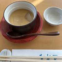 広島 なだ万 - 茶碗蒸し、中に、生麩、魚の身が入っている、生麩は柔らかく出汁のあんがかかり、美味しい