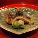 草喰 なかひがし - アマゴの炭火焼骨を添えて