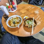 三勝屋 - ちゃぶ台で食べる中華そばとパーコー