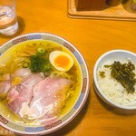 はまんど - 醤油ラーメンと高菜ご飯