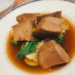 ビストロ アン ファミーユ - 牛タンのやわらかブイヨン煮　柚子胡椒の香り（アップ）