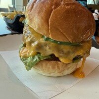 ザ タヴァン グリル＆ラウンジ - 