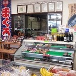 渡辺商店 - お店の中は魚やさん？