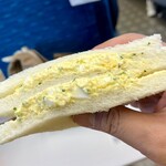 비! 후루츠 샌드위치 - 양파와 계란 클로즈업