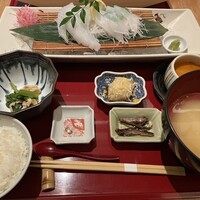 対馬のどぐろとイカ活き造り 博多 魚蔵 都ホテル店 - 