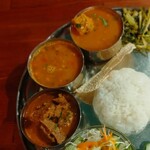 THE ASIAN KITCHEN & HALAL FOOD - 