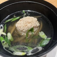 神楽坂 SHUN 分家 - 旬歓の馳走８８００円。大山鶏つくね椀。お出汁も具も良かったのですが、相性が。。。温度も低く気になりました