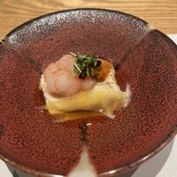 神楽坂 SHUN 分家 - 旬歓の馳走８８００円。生湯葉、雲丹、甘海老の美味出汁餡。なかなか素敵な先附です。