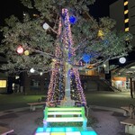 ステーキ&グリル OKAKI - 守山駅近くの謎のベンチ（爆笑）