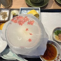 和食 浮橋 - 和朝食５０００円。京都産玉子の出汁巻き玉子、銀鱈の西京焼き　牛蒡しょうゆ漬け、湯豆腐など。湯豆腐の下に銀鱈。どちらも適切な温度です。薄味に炊いたちりめん山椒も良かったです