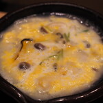 割烹さいお - 熱々の牡蠣とチーズ