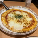 Saizeriya Ion Moru Saku Sakudairaeki Ten - Mozzarella Pizza