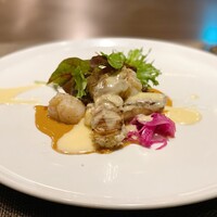 キャトルラパン - 鯛のソテー、団扇海老、ホタテ オマール海老のソースと白ワインソース