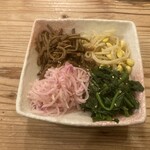 多来多来 - ナムル盛合わせ　絶対頼んで！