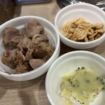 ラーメンきずな - ブタ切り落とし  フライドガーリック  ブルギニオンバター