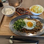 ヤキソバスタンドバイミー餃子とうどん - 