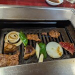 食楽苑 - 焼肉風景。