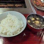 食楽苑 - ライスを注文したら、スープも付いてきた。