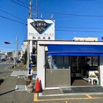 しらすや 腰越漁港前店 - 直営店も構えてるけど、今回は海が時化てた為、販売分のしらすが無く早終いするとこだったとの事。
                                折角なので、「沖漬け」を購入♪