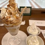 ミルク&パフェ よつ葉ホワイトコージ 札幌ステラプレイス店 - 