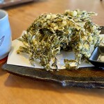 しらすや - ★アカモクの天ぷら
      アカモクも湘南名物のひとつ。
      アカモク自体の味を楽しむなら塩がオススメ！
      パリサクでウマウマ♡